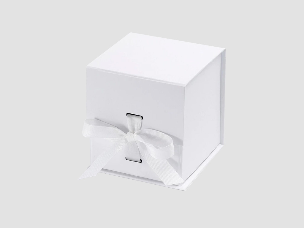 White Small Cube Gift Boxes with changeable ribbon
